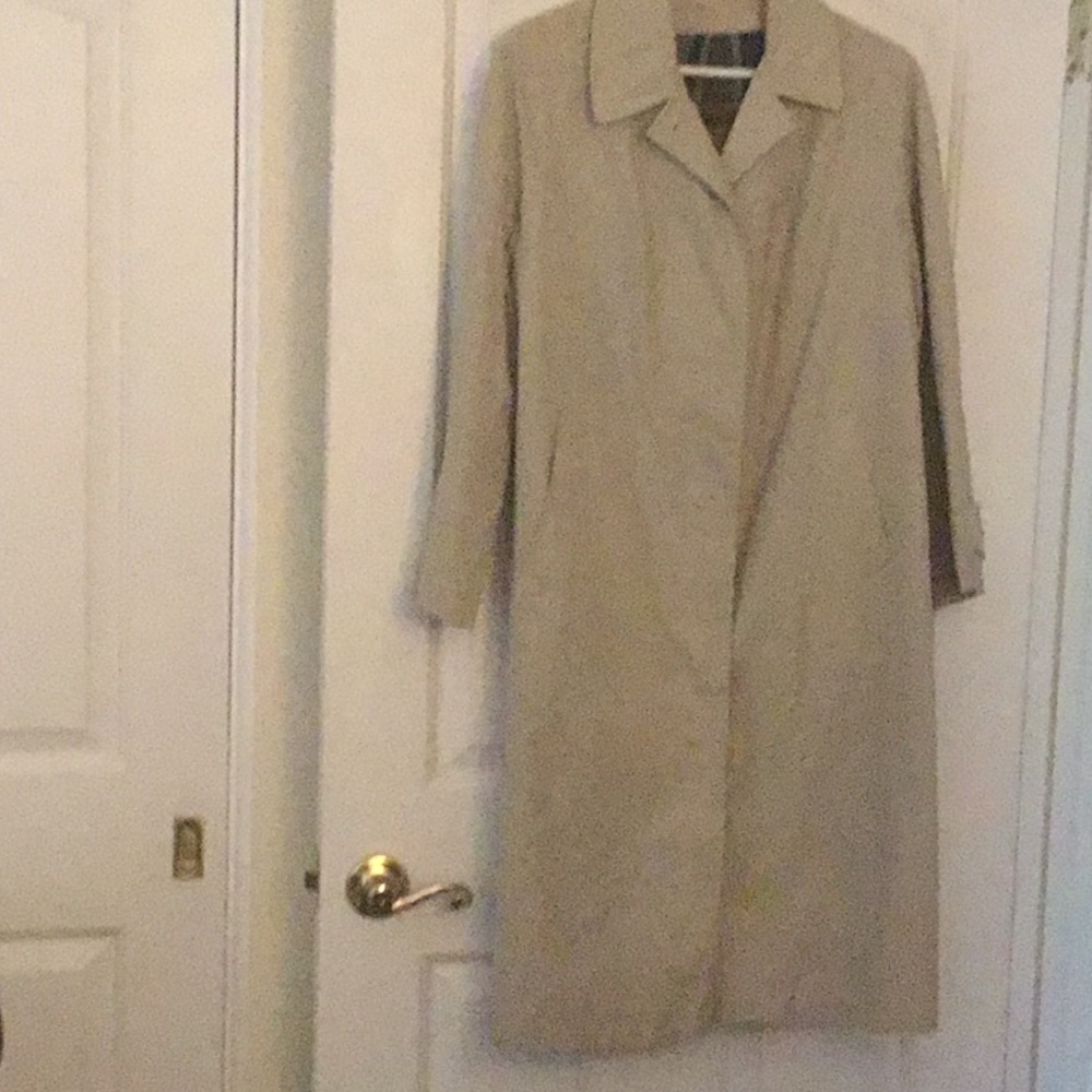 Classic raincoat tan size 12